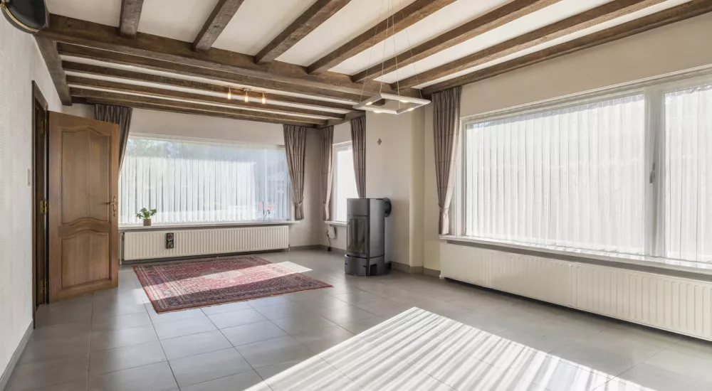 Ruime alleenstaande woning met landelijke verzichten!
