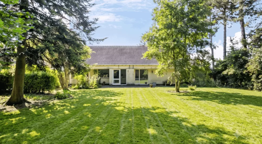 Unieke architecturale villa in een groene omgeving