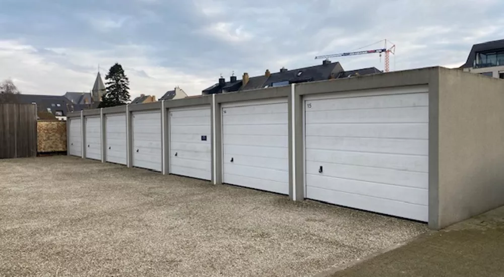 Ruime garagebox in centrum Oostkamp