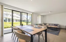 Ruim gelijkvloers 2‑slpk appartement (97 m²) met berging, autostaanplaats en terras van 33 m² — Sint‑Michiels