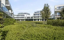 Ruim gelijkvloers 2‑slpk appartement (97 m²) met berging, autostaanplaats en terras van 33 m² — Sint‑Michiels