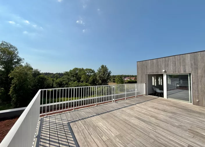 RECENT DAKAPPARTEMENT MET RIANT ZONNETERRAS