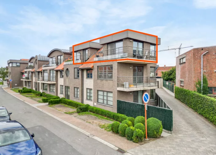Ruim appartement te Aartrijke met garagebox