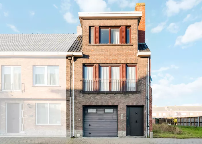 Gezinswoning met garage te Aartrijke